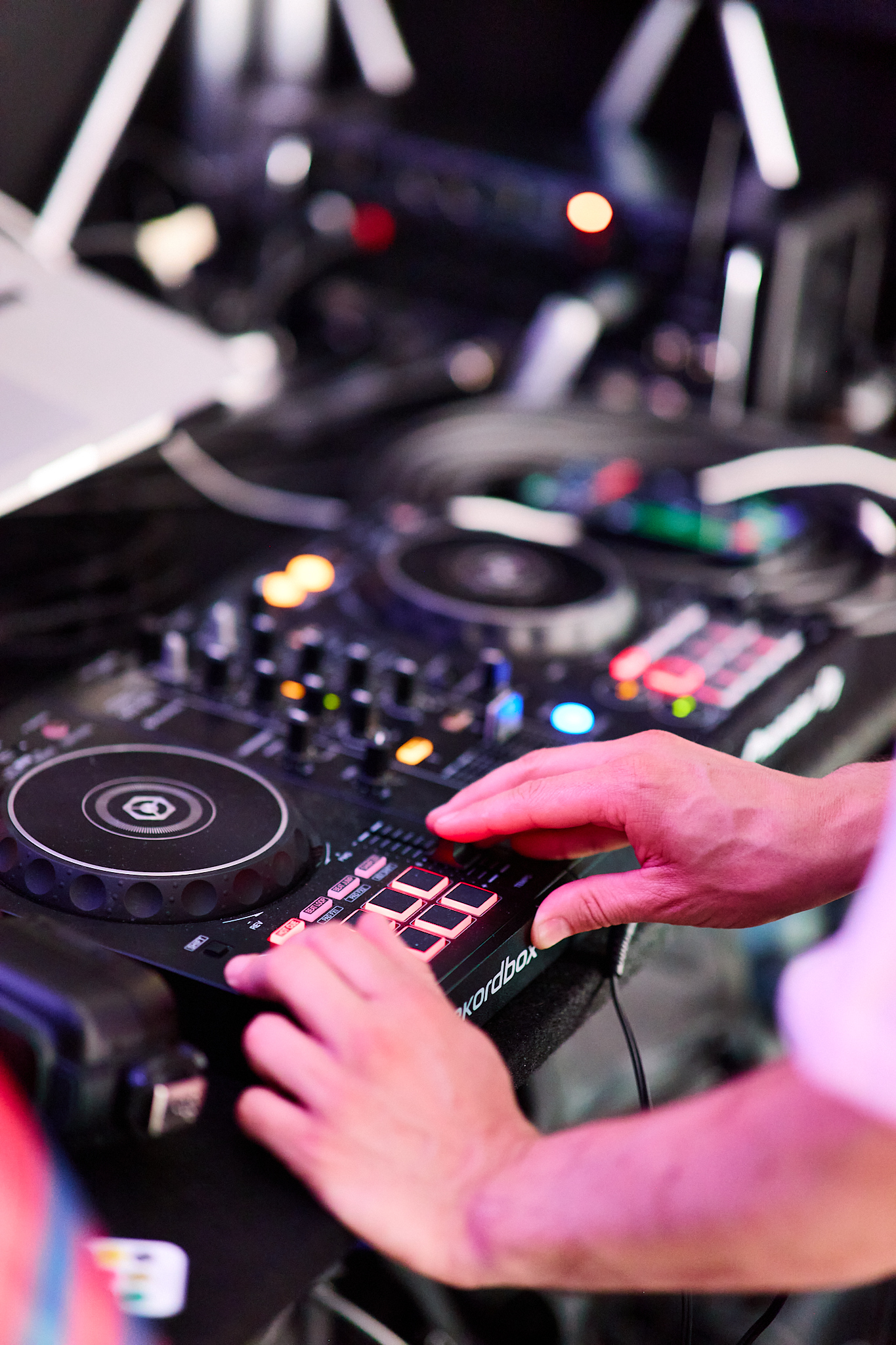 Penguinsatthedisco_Party_1_39