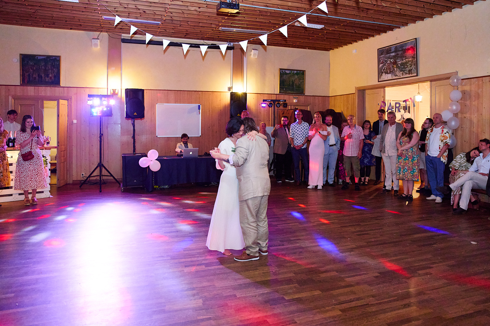 Penguinsatthedisco_Wedding_1_53